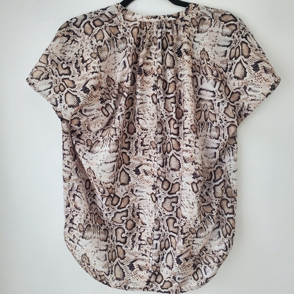H Halston Python Snakeskin Short Sleeve Popover Blouse Top Shirt Small - Picture 2 of 6